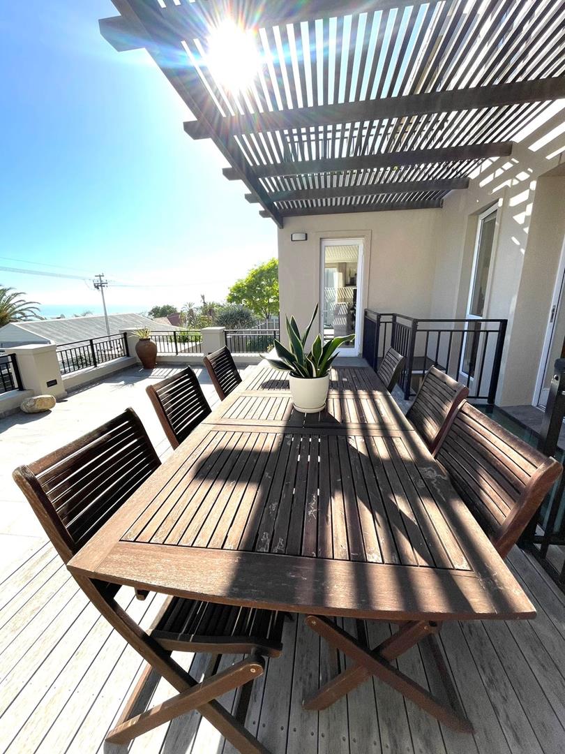 To Let 4 Bedroom Property for Rent in Fresnaye Western Cape